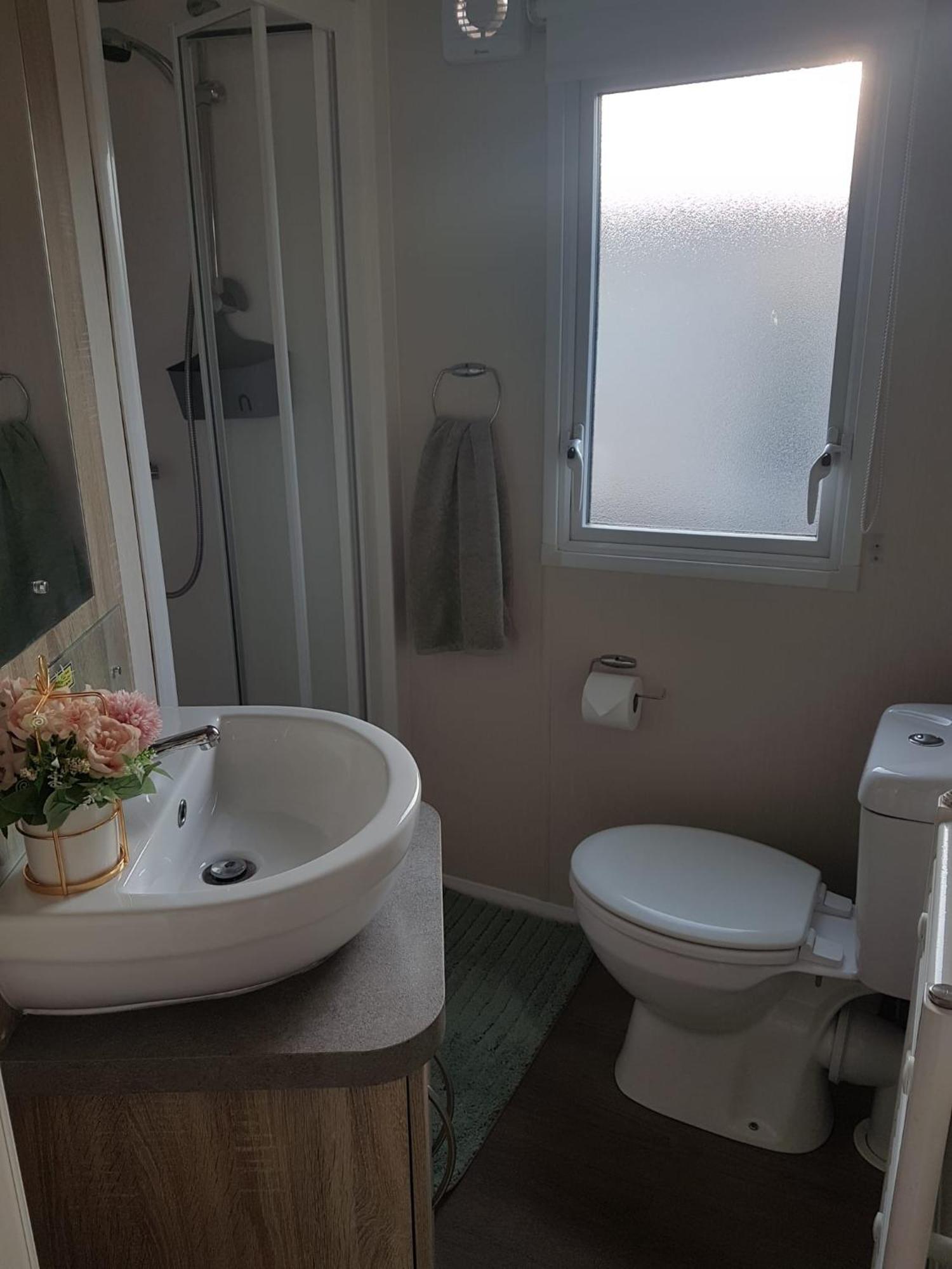 Meadow Bay Hayling Island-Iona Hotel เซาท์เฮย์ลิง ภายนอก รูปภาพ